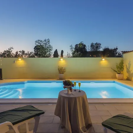 Vila In Marmajola With Private Pool