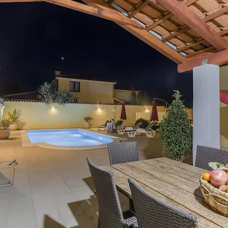 Vila In Marmajola With Private Pool