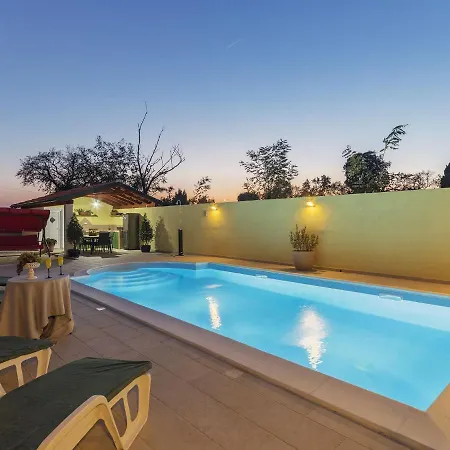 In Marmajola With Private Pool Vodnjan