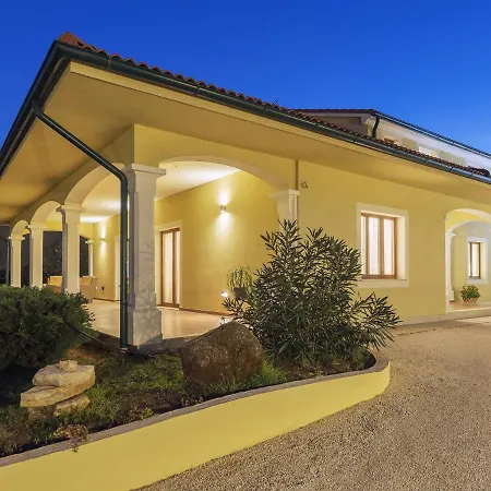 Villa In Marmajola With Private Pool Vodnjan