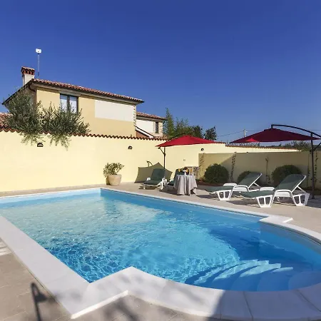 In Marmajola With Private Pool Vodnjan
