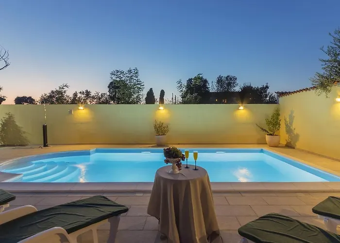 Villa In Marmajola With Private Pool