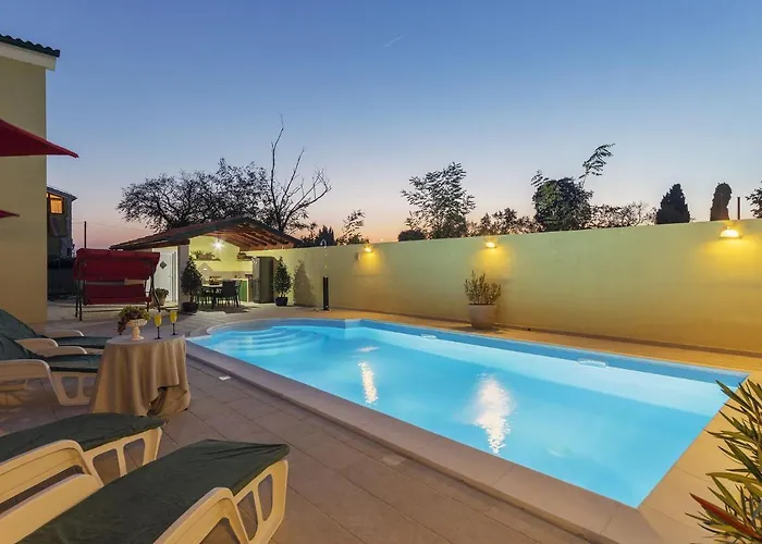 In Marmajola With Private Pool Vodnjan